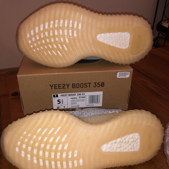 Yeezy Boost 350 V2 Cloud White - Picture 6 of 6